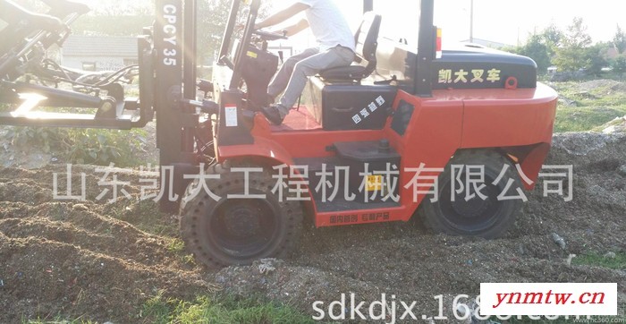 1厂家供应 四驱越野叉车  普通叉车 铰接式越野叉车 转载机 内燃式行走 全时四驱图2