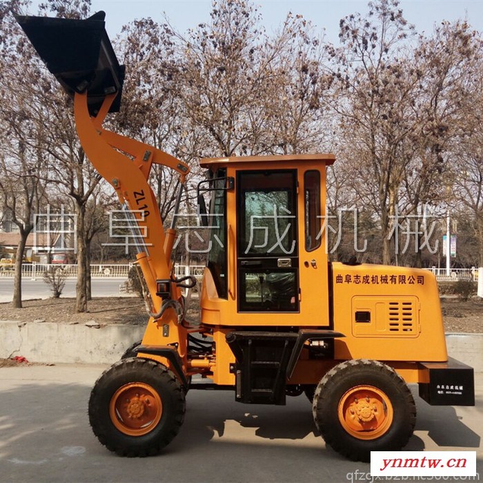 山东志成小型装载机 四轮驱动铲车 1吨工地小型轮式铲车图3