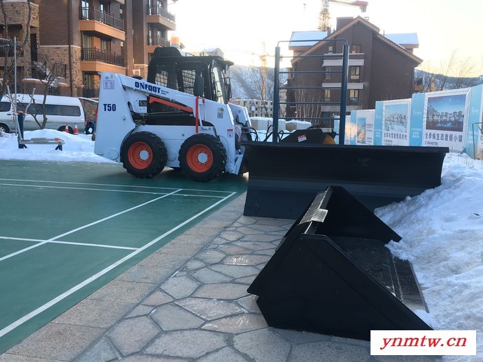 昂弗特ONFOOT 滑移装载机 推雪车 铲雪车 清扫车 推土车图6