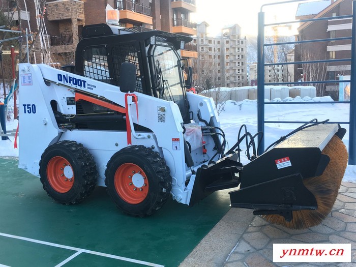 昂弗特ONFOOT 滑移装载机 推雪车 铲雪车 清扫车 推土车图7