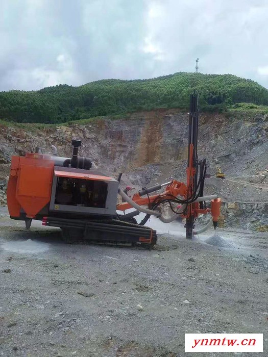 浙江志高钻机空压机一体液压潜孔钻D545履带吸尘大孔径石场水泥矿山工程水利爆破开山凿岩钻孔挖改钻厂家出租图7