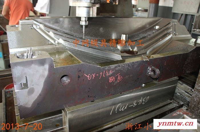 塑料模具 日本模具厂 比亚迪e6车长铃皮卡车保险杠主机厂模具 汽车仪表台主机厂模具 汽车主机厂模具 汽车保险杠主机厂模具图6