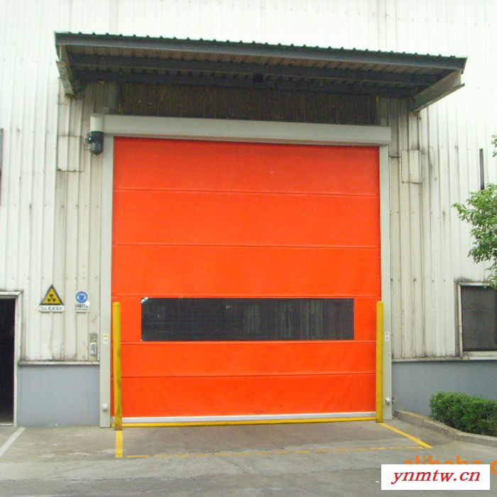 厂家现货900克阻燃红黄蓝橙灰色夹网布柔性卷帘门布堆积门布卡车侧帘布渣土车顶布拳击台布体育设施保护布批发图4