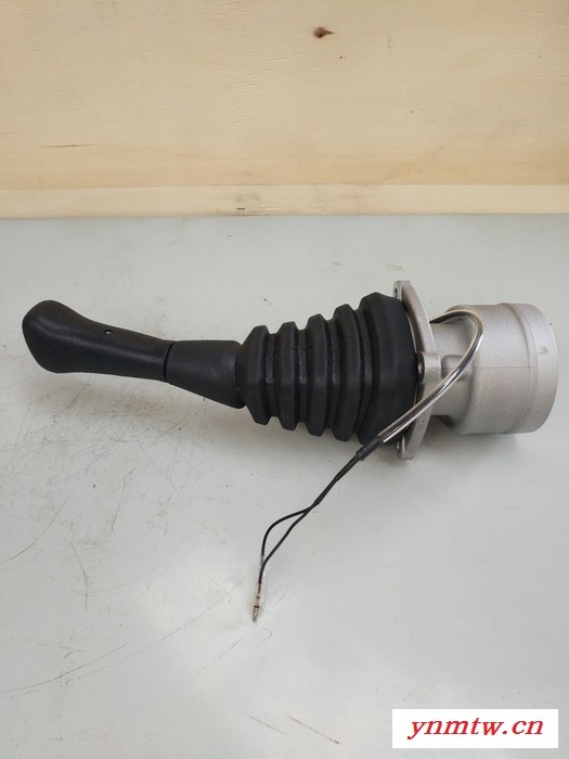 挖掘机操作手柄现代22T通用