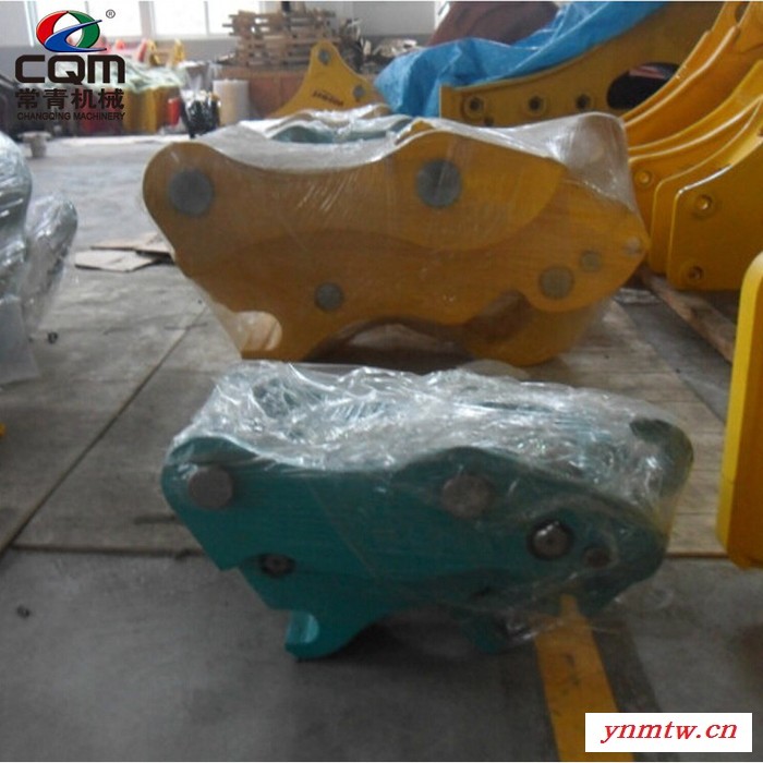 山东常青供应挖掘机属具挖掘机快速连接器供应商图1