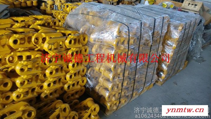 山推推土机挖掘机四轮一带