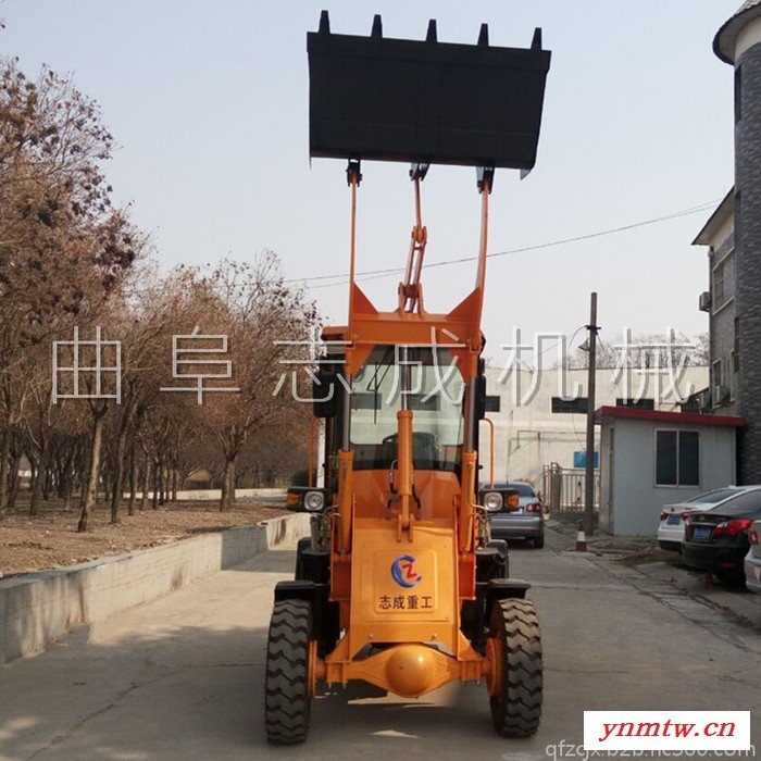 生产建筑工程装载机10型四驱轮式装载机山东农用小铲车直销图6