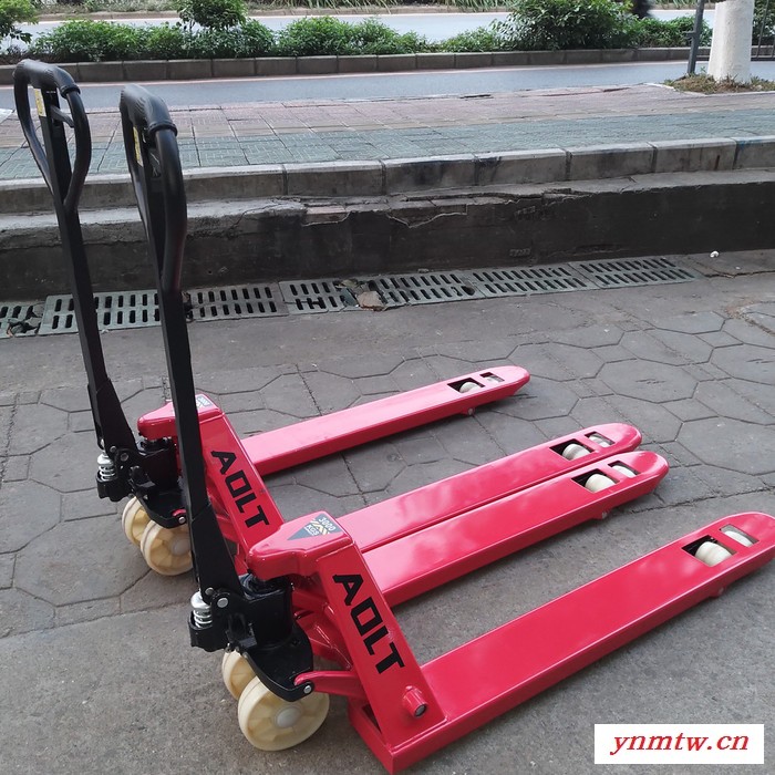 深圳销售3吨手动液压搬运叉车手动装卸叉车手拖车地牛叉车图1