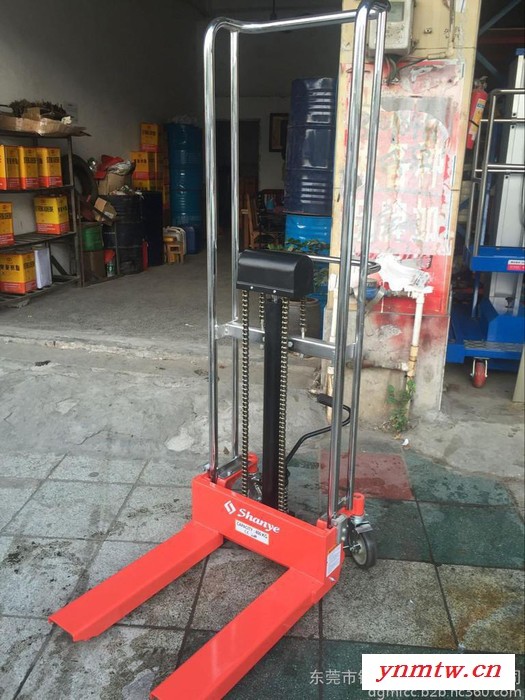 轻巧型手动升高车 迷你型手动装卸叉车 工厂用轻型手动液压堆高车图2