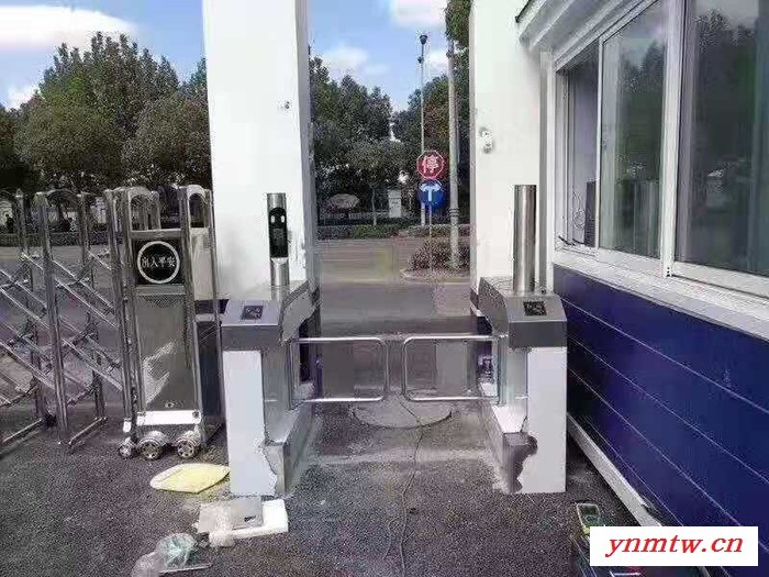 鸿运通道闸 景区智能通道闸 小区门禁闸机 车站人行通道闸控制系统图1