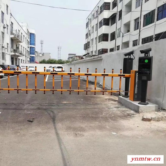 鹿晟智能 泰安停车场智能道闸系统 德州社区全智能化道闸设备 控制简单 上门安装批发 滨州小区智能道闸安装图2