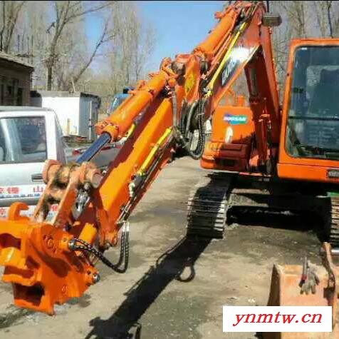 济宁邦力KJ265型挖机快换接头 快速联接挖斗破碎锤等 仅用60秒一人操作 挖机可快速更换工作装置 省时间省力 赚钱机器图2