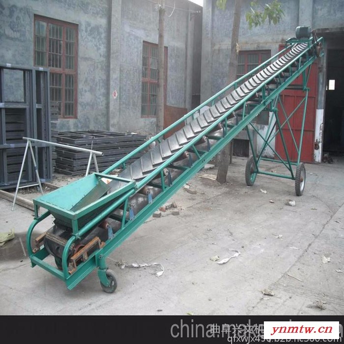 新型车载便捷式输送机 家用玉米入仓倒仓 移动式升降皮带输送机  多用途皮带输送机 手拉升降皮带输送机曲阜兴文机械图5
