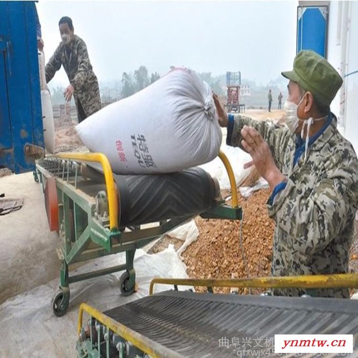 新型车载便捷式输送机 家用玉米入仓倒仓 移动式升降皮带输送机  多用途皮带输送机 手拉升降皮带输送机曲阜兴文机械图3