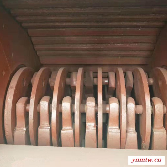 河南嵩赢批发价供应 化肥结晶锤式破碎机800×800型焦炭锤式破碎机石膏原料破碎机图1