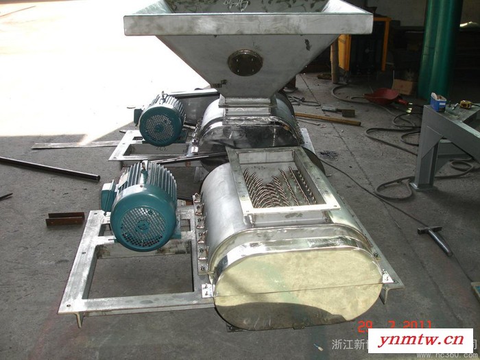 供应巨力SjyDW-220-550对辊式破碎机图6