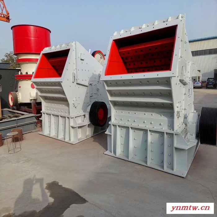反击式破碎机重型移动式建筑垃圾制砂机铁矿石花岗岩青石碎石机图2