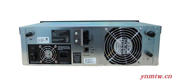 摩托罗拉 XIR  R8200中继台  无线对讲系统图1
