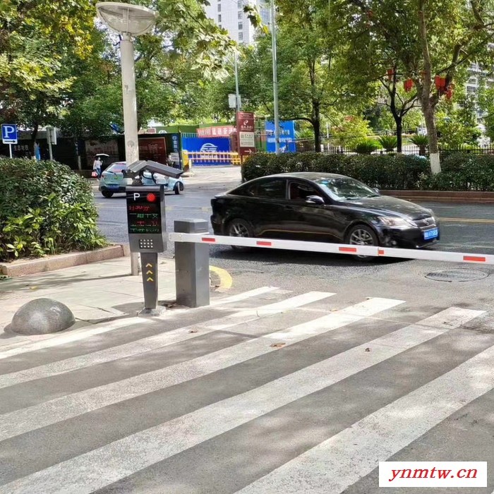 章丘车牌识别装置停车场出入口设备停车场管理设备刁镇车辆识别升降杆厂家图8