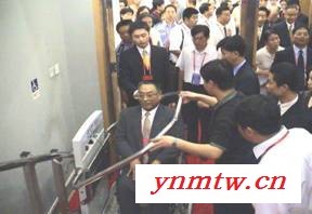 呼伦贝尔市残联专用启运残疾人升降平台  老年人公寓斜挂式无障碍平台 升降平台车图6
