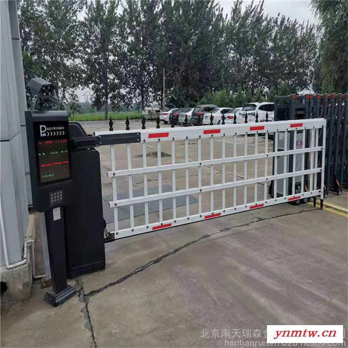 停车场道闸自动识别系统 智慧人车管理系统统 北京停车场自动识别车牌设备 北京南天瑞森 源头厂家图4