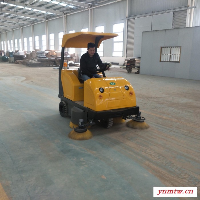 环卫清扫扫地车 小型驾驶式纯电动扫地机智能机器人图1
