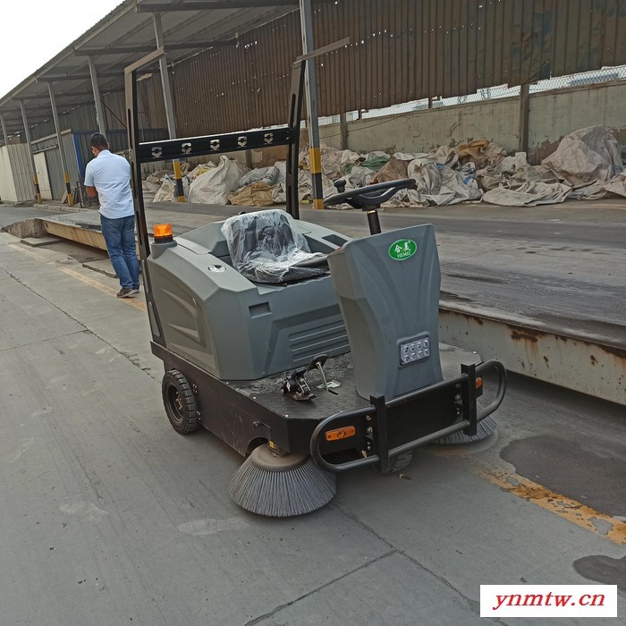 环卫清扫扫地车 小型驾驶式纯电动扫地机智能机器人图5