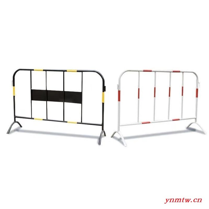 青岛厂家现货供应【铁马护栏】临时隔离道路防撞护栏人车分流可移动隔离栅图1