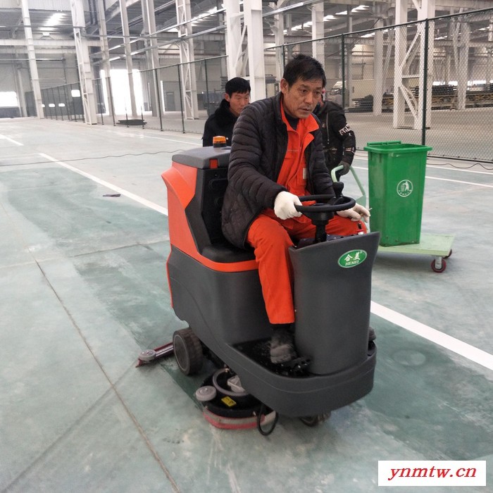 驾驶式电动扫地车工厂车间清扫洗地机小型电动洒水吸尘机器人
