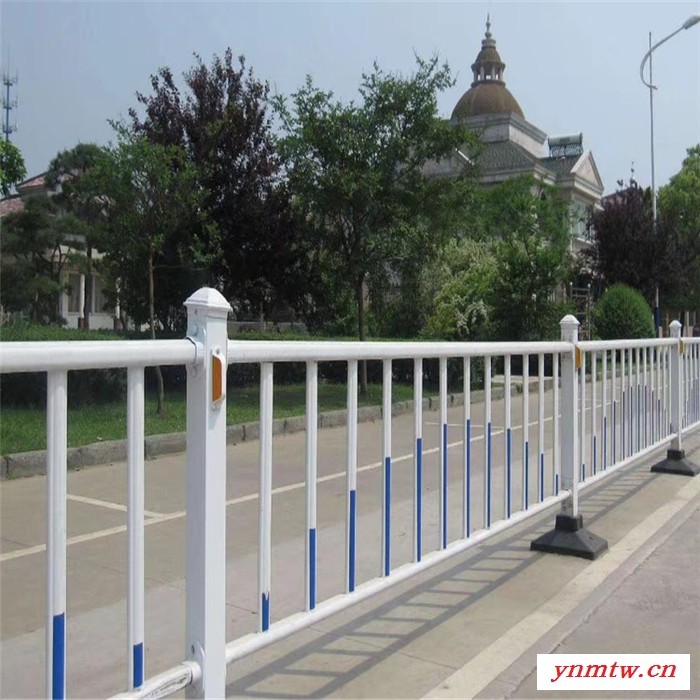 方元浩宇 西安 人车分流栏杆 公路交通市政护栏 锌钢防撞栏杆 现货