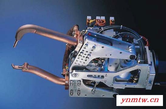 发那科 fanuc 点焊接机器人 汽车车身装配图6